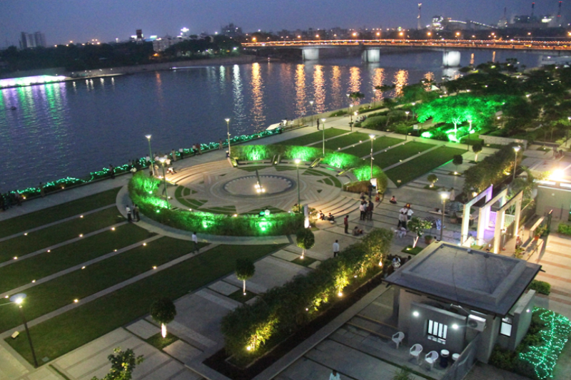 Sabarmati Riverfront - modern promenade
